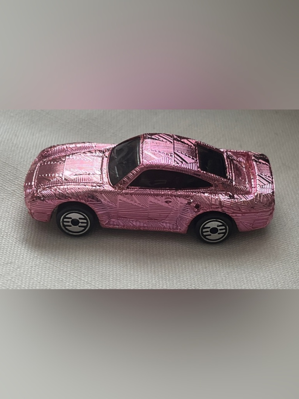 Hot Wheels Porsche
959 Pink Diecast Car
1:64 1987 Art Cars
Limited Edition